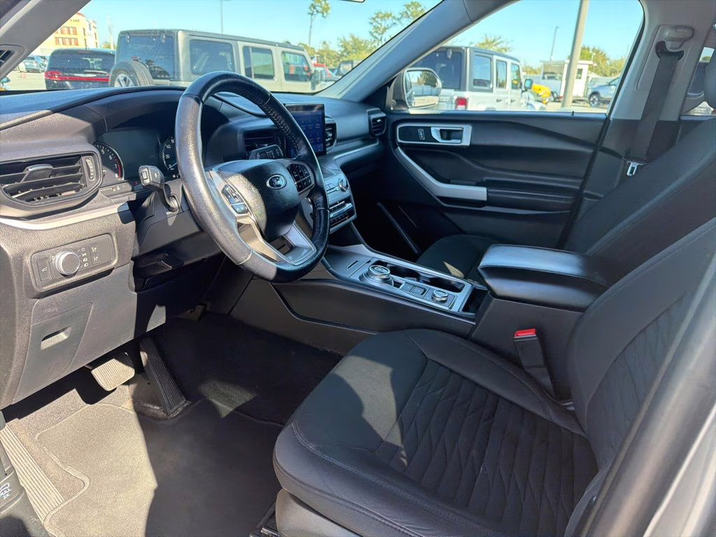 2021 Black Ford Explorer XLT 4X4 SUV