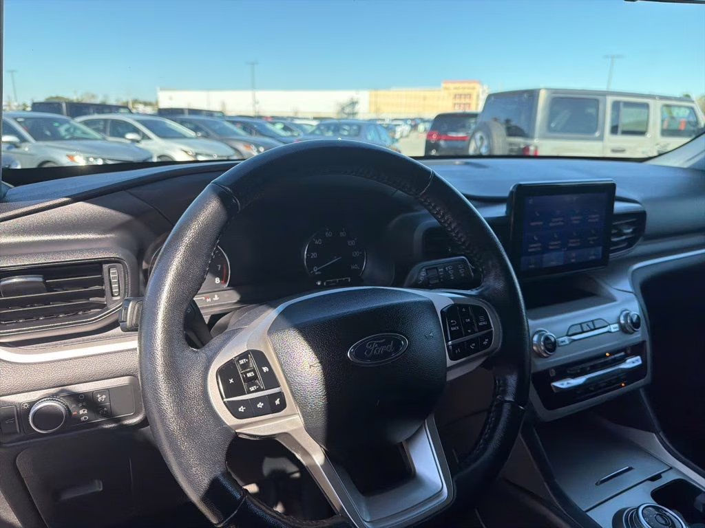 2021 Black Ford Explorer XLT 4X4 SUV