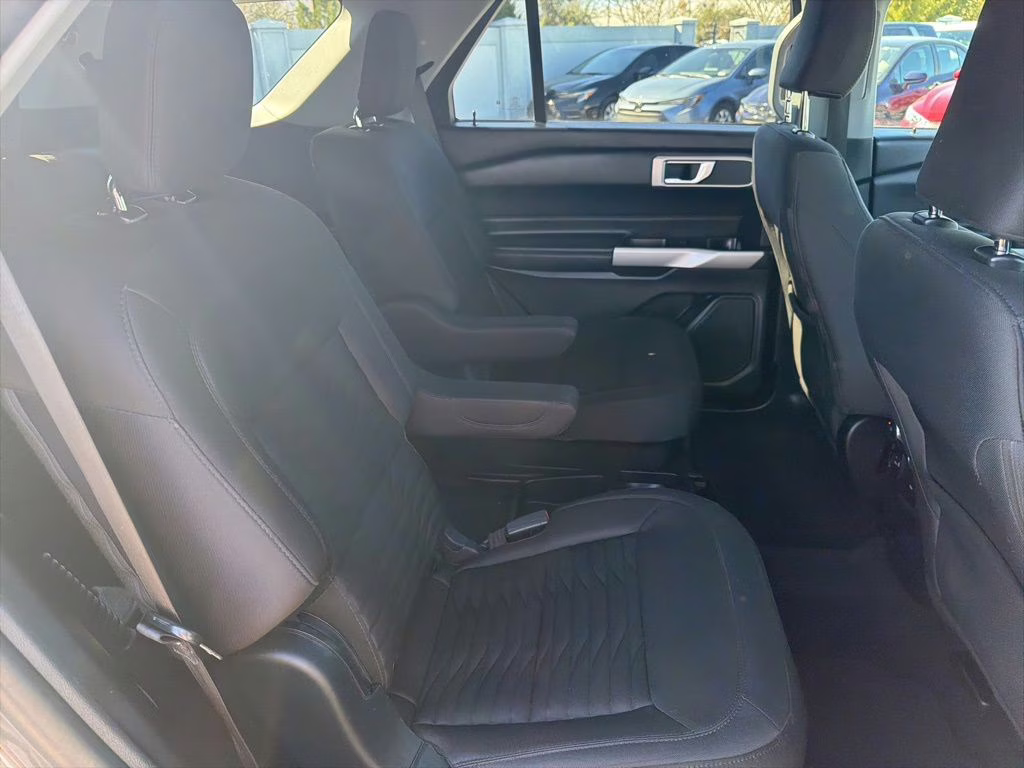 2021 Black Ford Explorer XLT 4X4 SUV