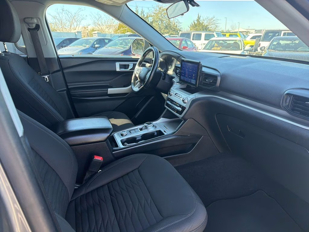 2021 Black Ford Explorer XLT 4X4 SUV