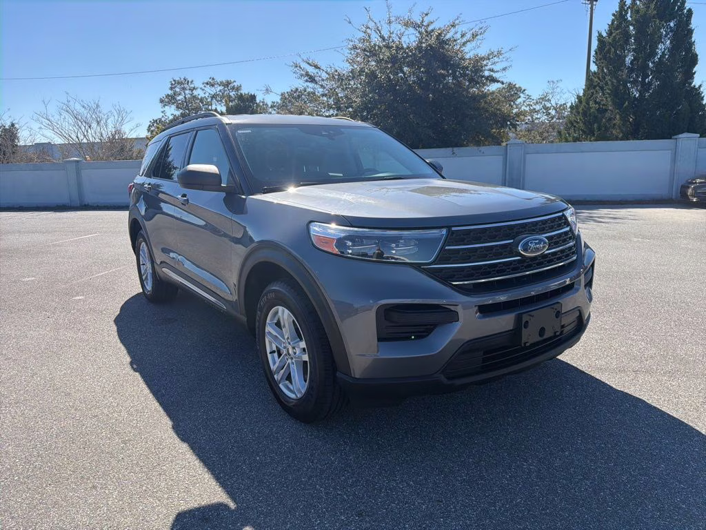 2021 Black Ford Explorer XLT 4X4 SUV