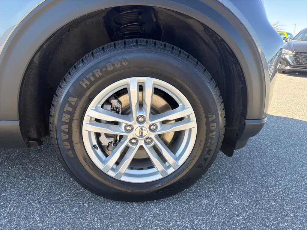 2021 Black Ford Explorer XLT 4X4 SUV
