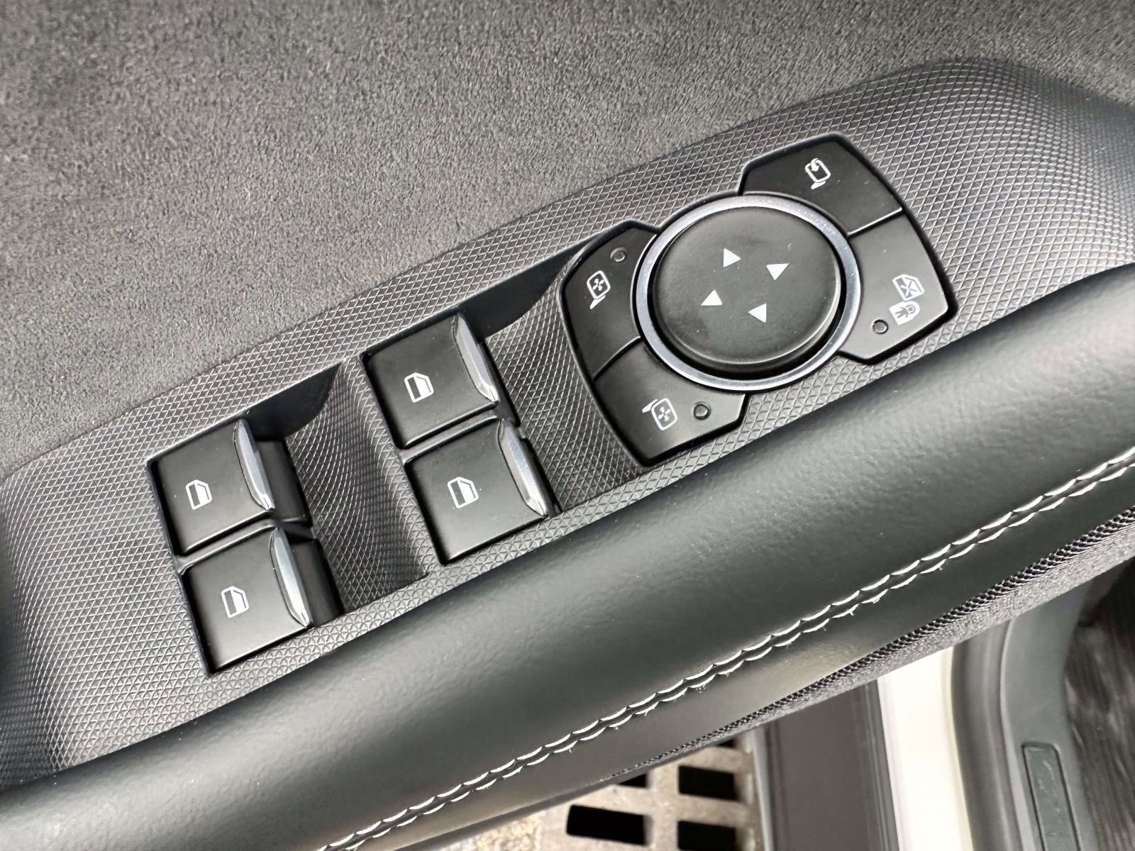 2025 Star White Metallic Tri-Coat Ford Mustang Mach-E GT AWD AWD SUV