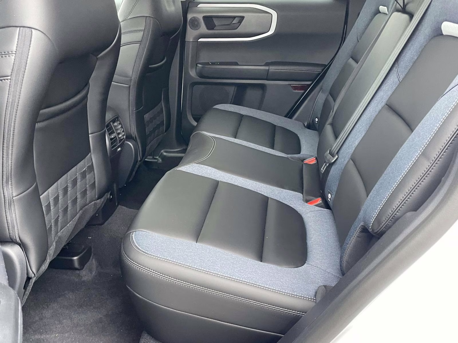 2025 Oxford White Ford Bronco Sport Outer Banks 4X4 SUV