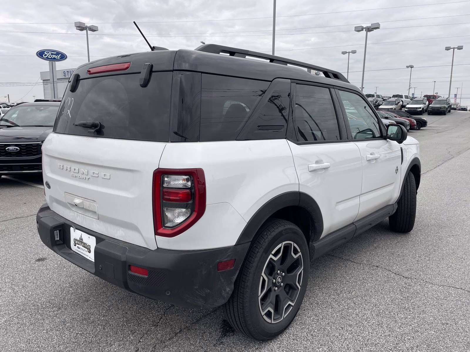 2025 Oxford White Ford Bronco Sport Outer Banks 4X4 SUV