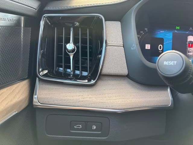 2026 Denim Blue Volvo XC90 Plug-In Hybrid T8 Plus 7-Seater AWD SUV