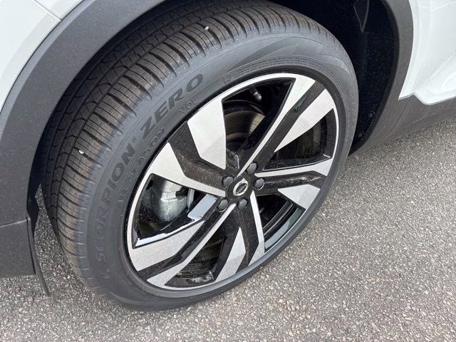 2026 Crystal White Volvo XC40 B5 Ultra AWD SUV