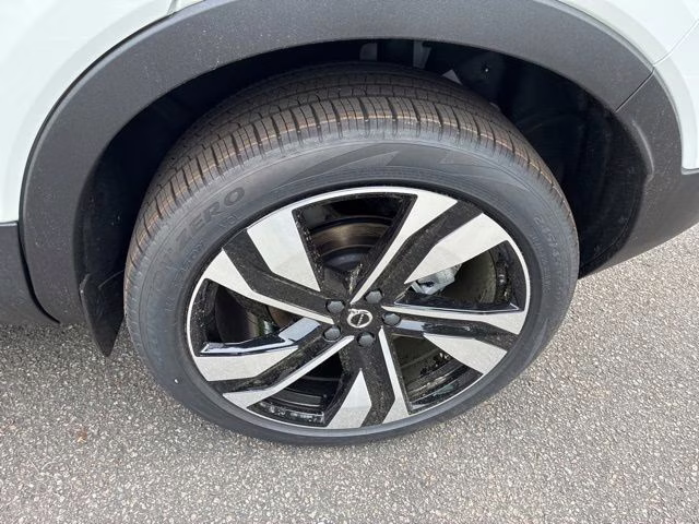 2026 Crystal White Volvo XC40 B5 Ultra AWD SUV