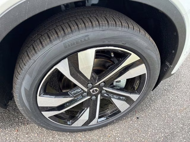 2026 Crystal White Volvo XC40 B5 Ultra AWD SUV