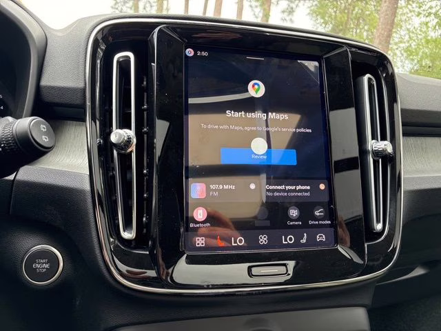 2026 Crystal White Volvo XC40 B5 Ultra AWD SUV