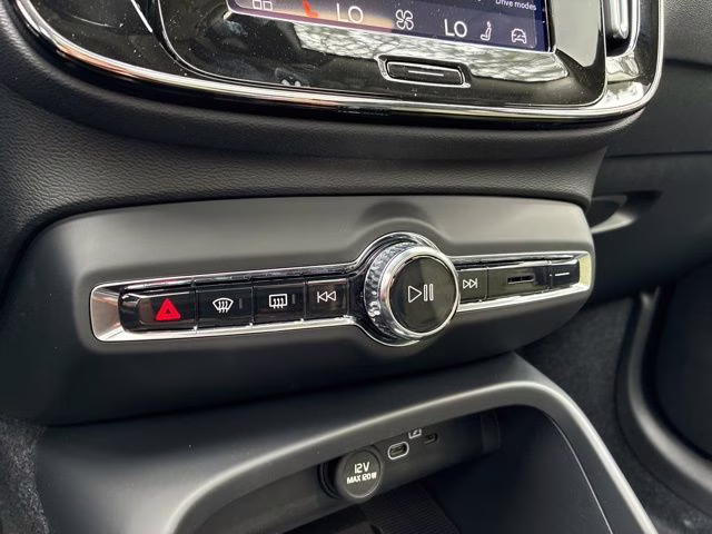 2026 Crystal White Volvo XC40 B5 Ultra AWD SUV