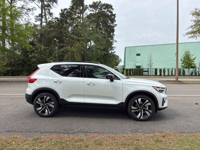 2026 Crystal White Volvo XC40 B5 Ultra AWD SUV