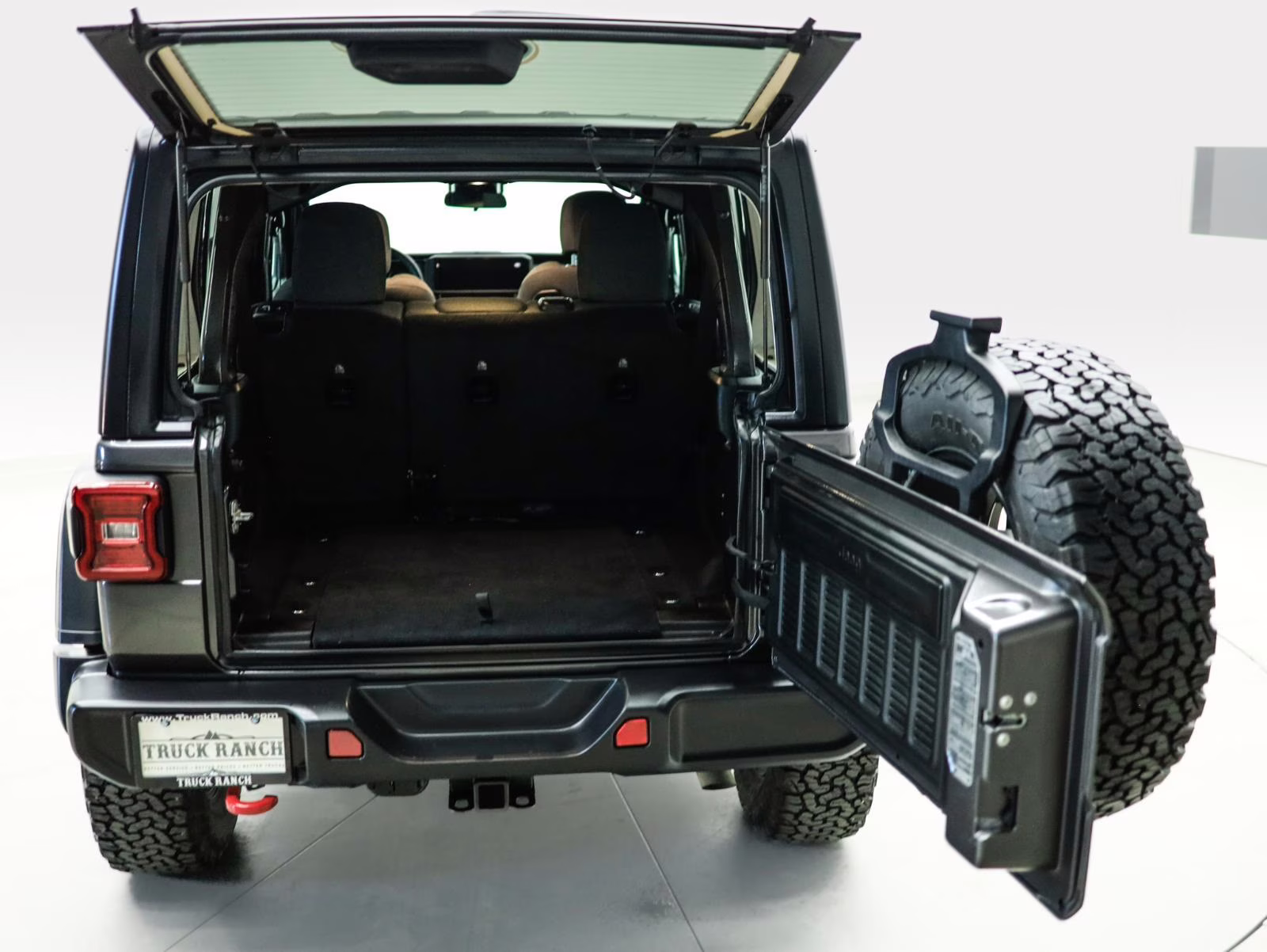 2025 Granite Crystal Metallic Jeep Wrangler Rubicon 4X4 SUV