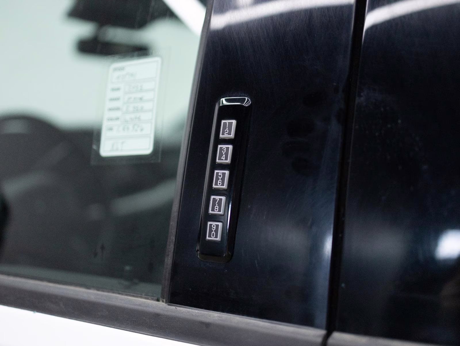 2023 Oxford White Ford Super Duty F-350 SRW XLT 4WD Crew Cab 6.75' Box 4X4 Truck