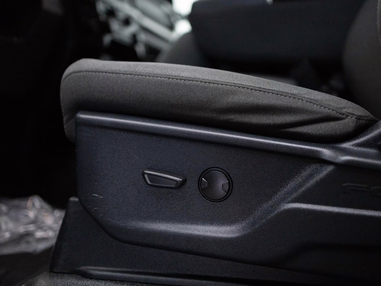 2023 Oxford White Ford Super Duty F-350 SRW XLT 4WD Crew Cab 6.75' Box 4X4 Truck