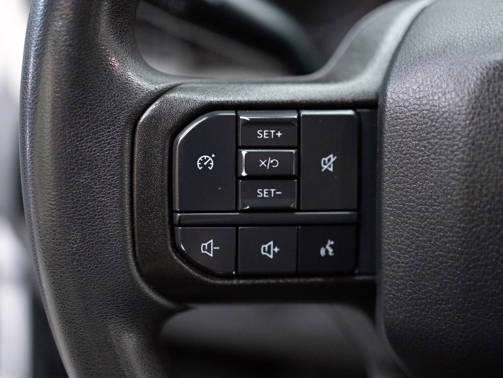 2023 Oxford White Ford Super Duty F-350 SRW XLT 4WD Crew Cab 6.75' Box 4X4 Truck