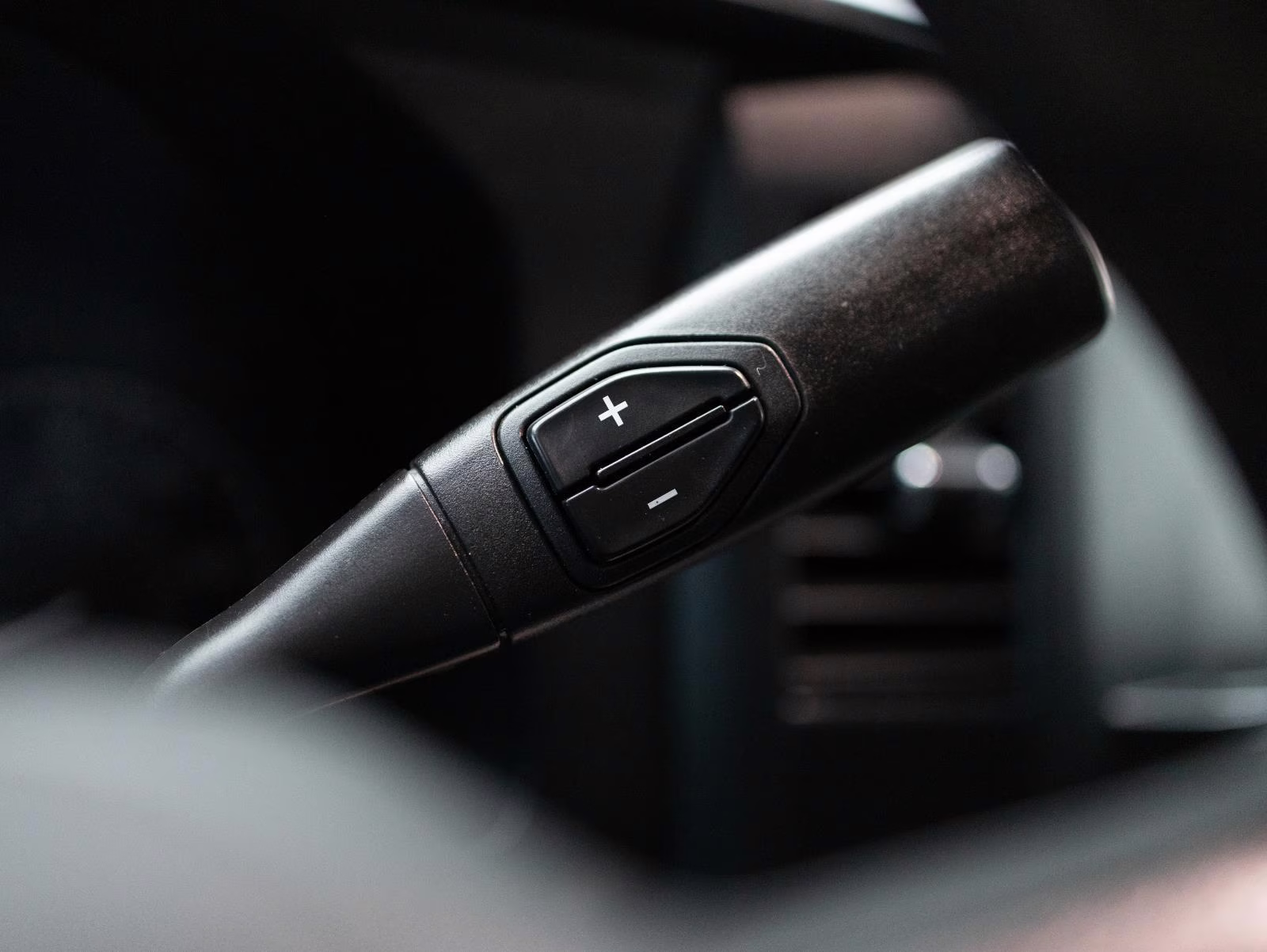 2023 Oxford White Ford Super Duty F-350 SRW XLT 4WD Crew Cab 6.75' Box 4X4 Truck