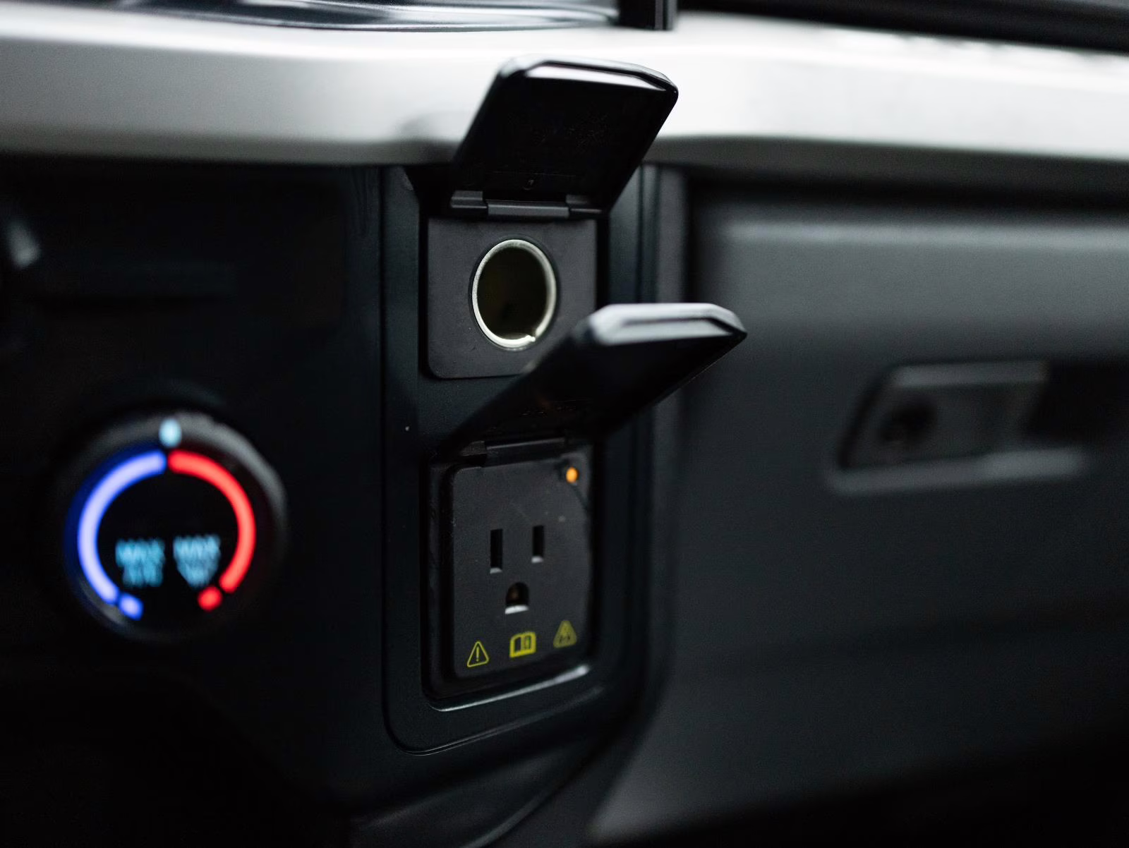 2023 Oxford White Ford Super Duty F-350 SRW XLT 4WD Crew Cab 6.75' Box 4X4 Truck