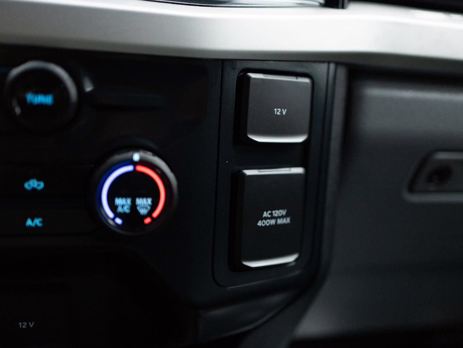 2023 Oxford White Ford Super Duty F-350 SRW XLT 4WD Crew Cab 6.75' Box 4X4 Truck