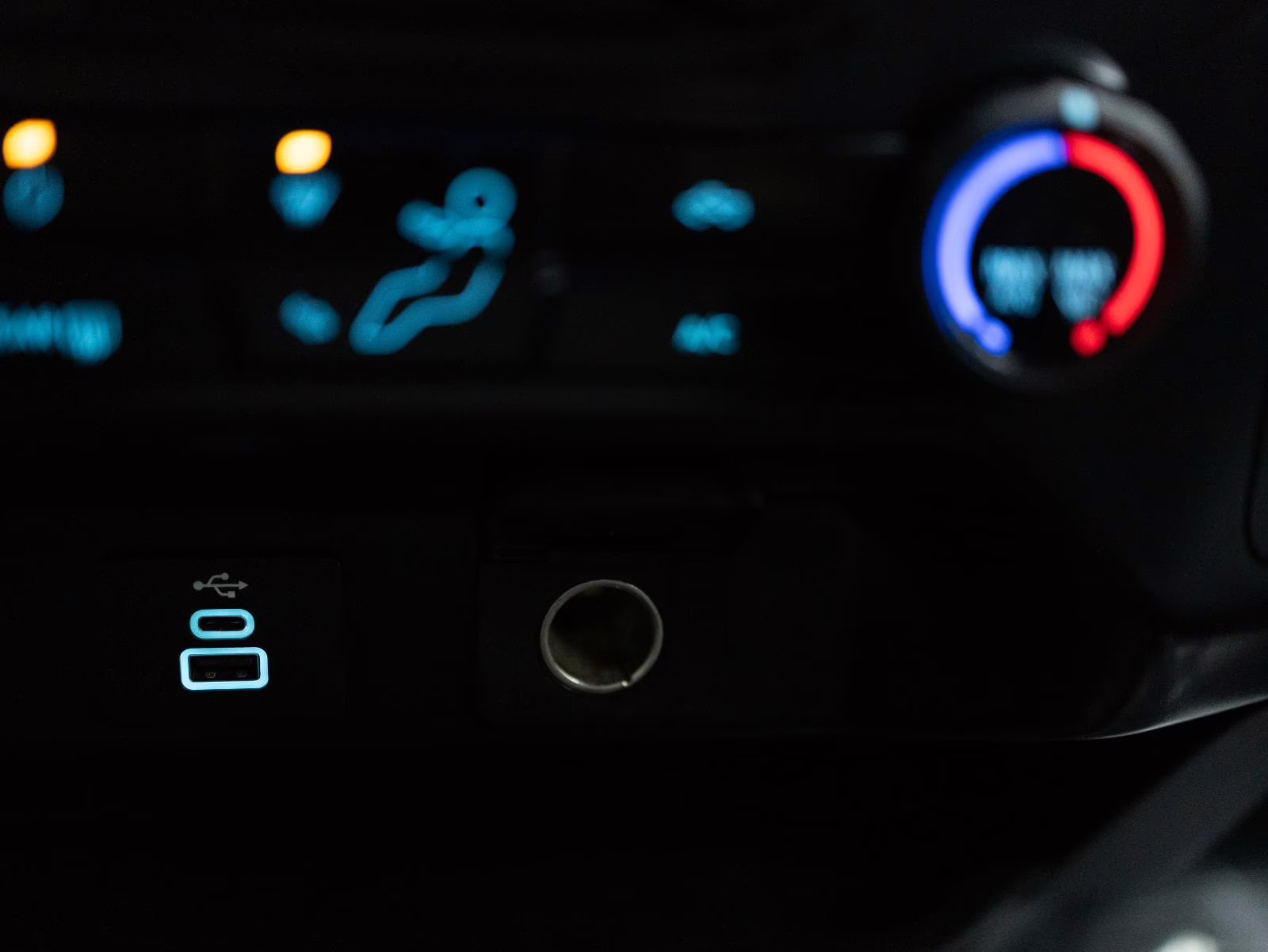 2023 Oxford White Ford Super Duty F-350 SRW XLT 4WD Crew Cab 6.75' Box 4X4 Truck