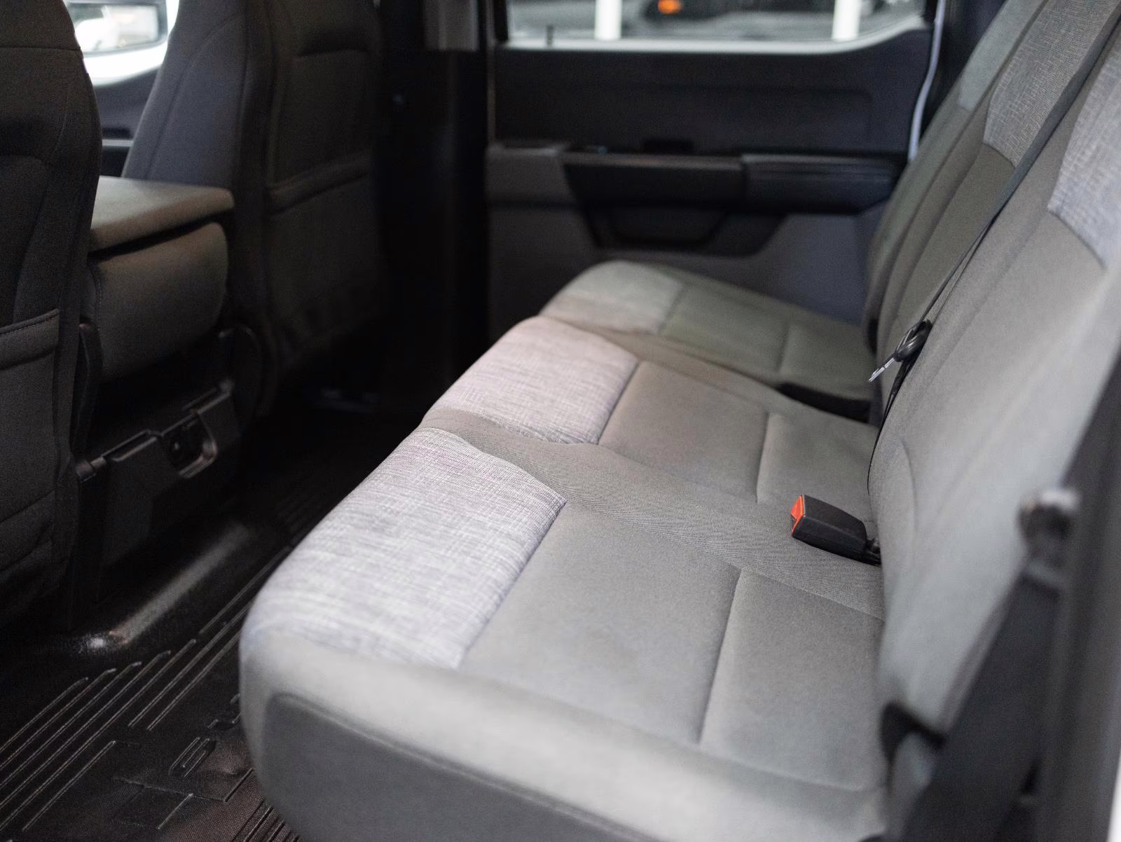 2023 Oxford White Ford Super Duty F-350 SRW XLT 4WD Crew Cab 6.75' Box 4X4 Truck