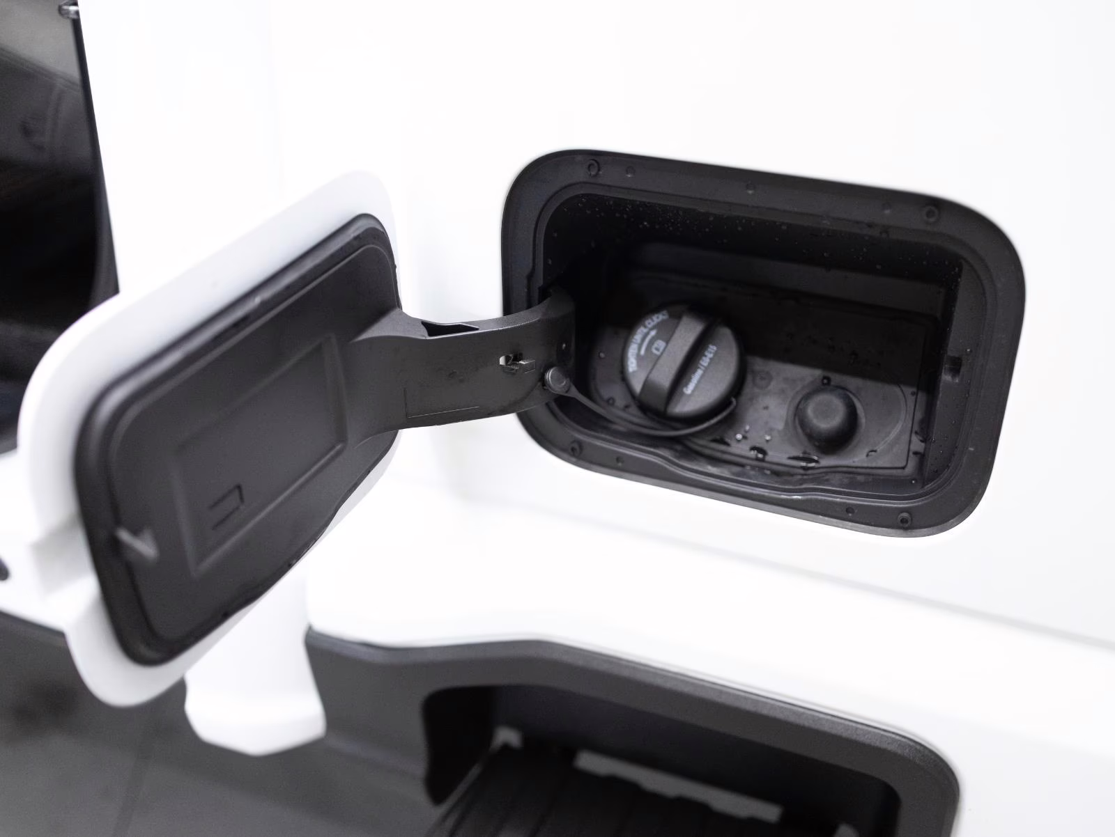 2023 Oxford White Ford Super Duty F-350 SRW XLT 4WD Crew Cab 6.75' Box 4X4 Truck