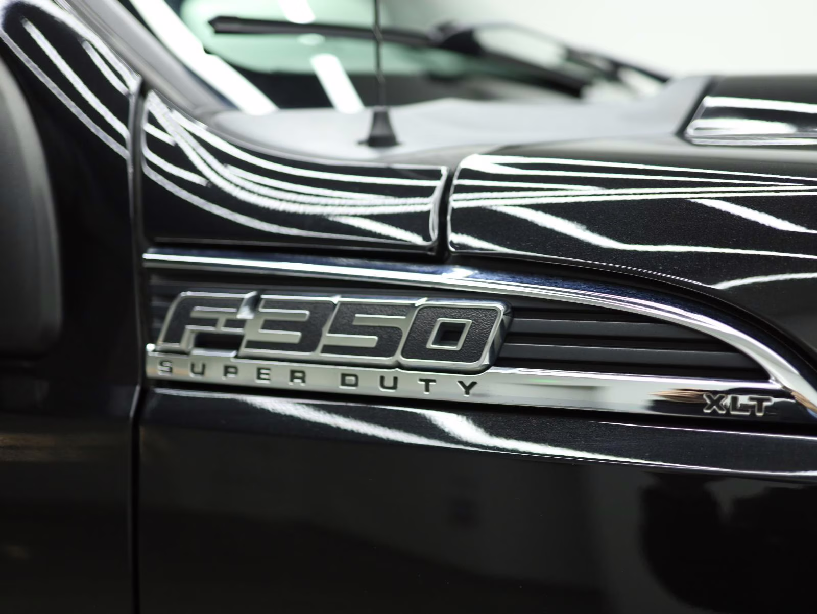 2015 Tuxedo Black Metallic Ford Super Duty F-350 SRW XLT 4X4 Truck