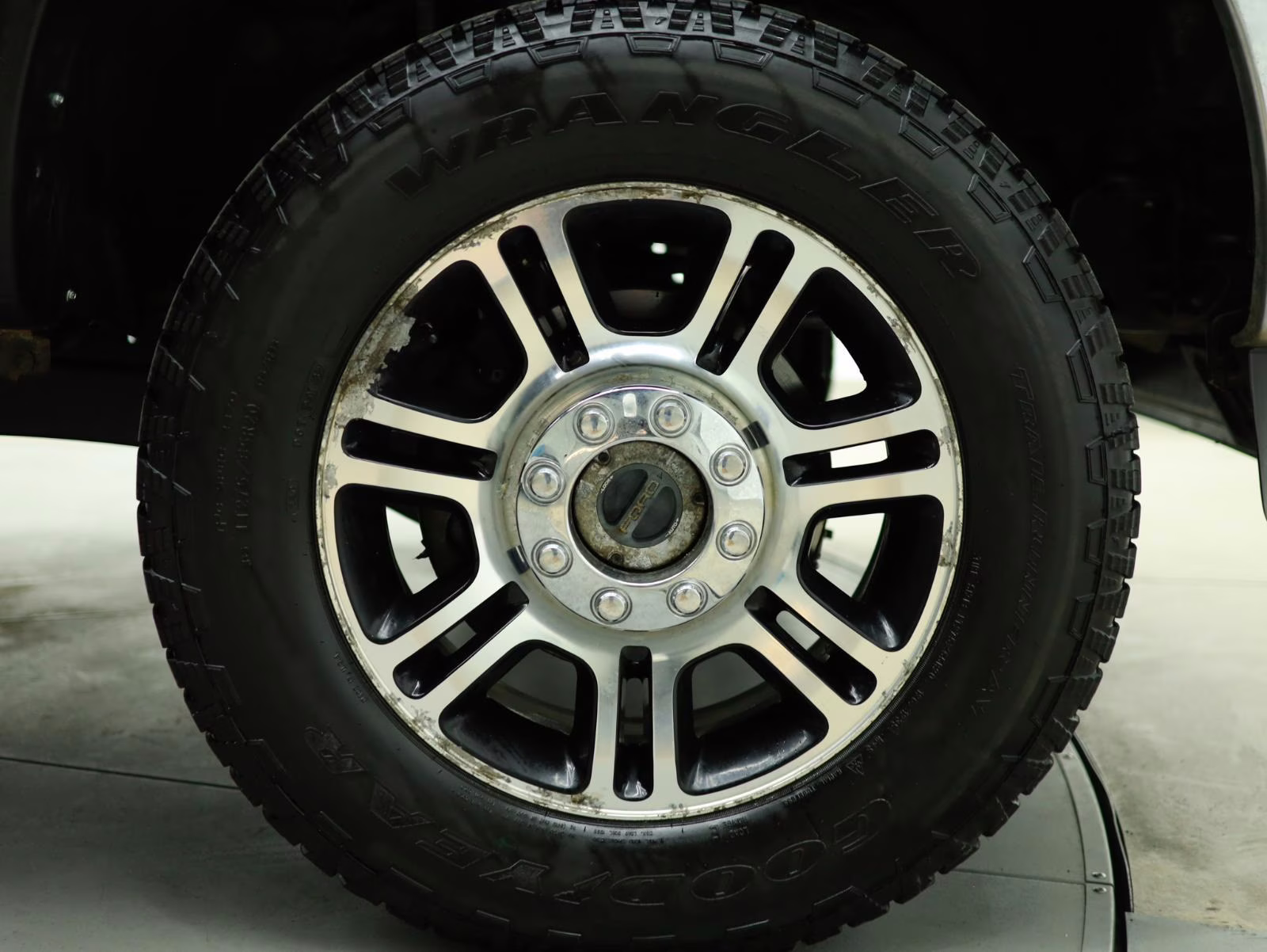 2015 Tuxedo Black Metallic Ford Super Duty F-350 SRW XLT 4X4 Truck