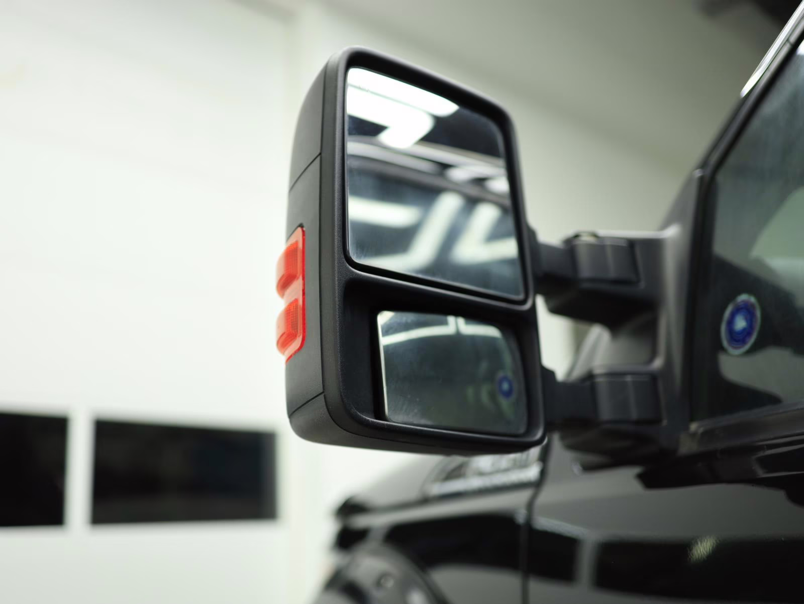 2015 Tuxedo Black Metallic Ford Super Duty F-350 SRW XLT 4X4 Truck