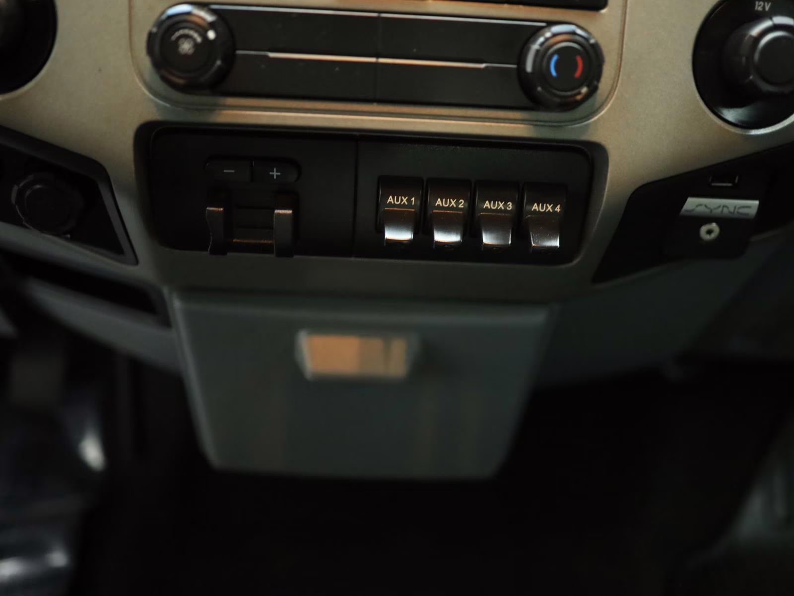 2015 Tuxedo Black Metallic Ford Super Duty F-350 SRW XLT 4X4 Truck