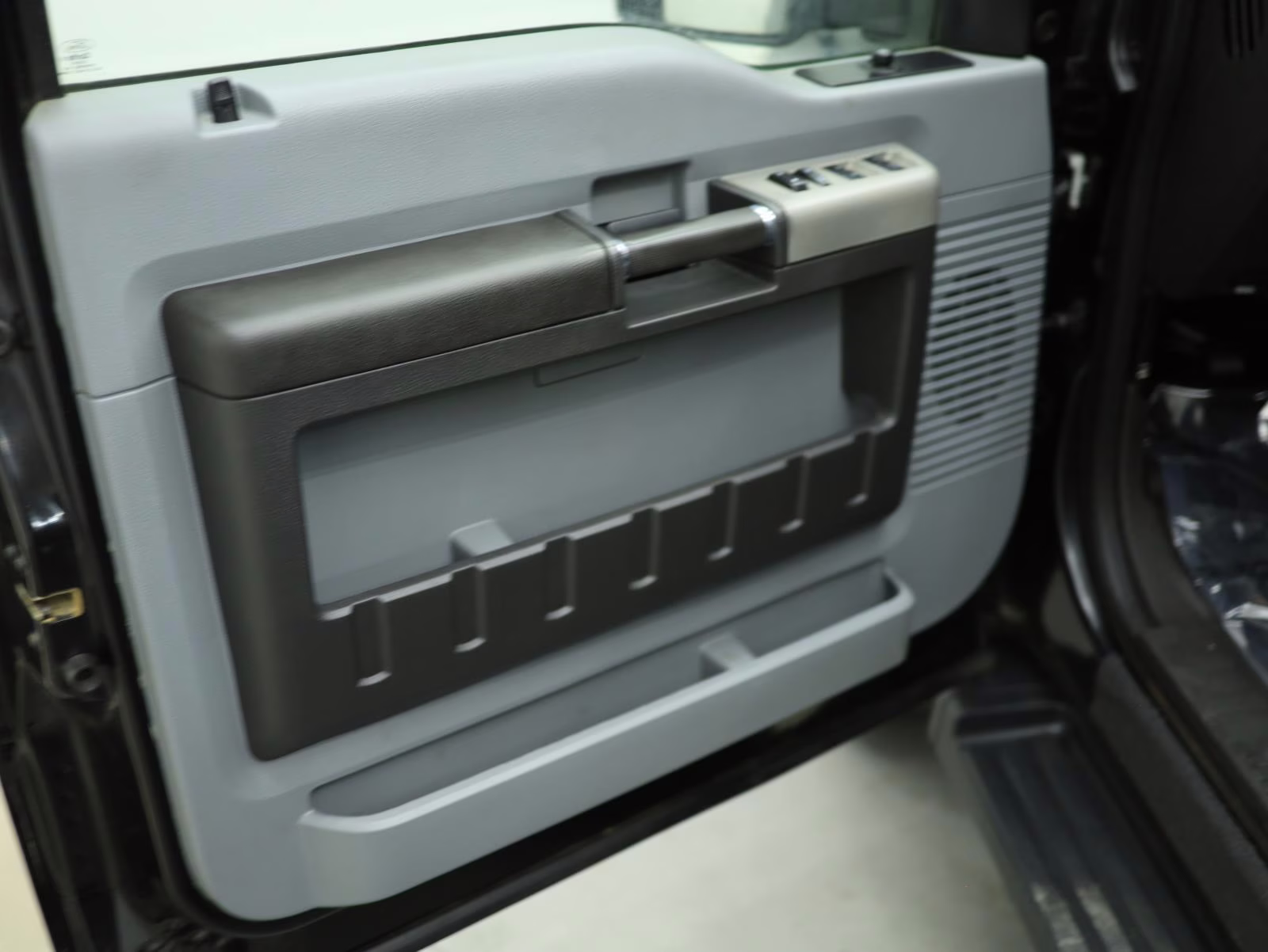 2015 Tuxedo Black Metallic Ford Super Duty F-350 SRW XLT 4X4 Truck