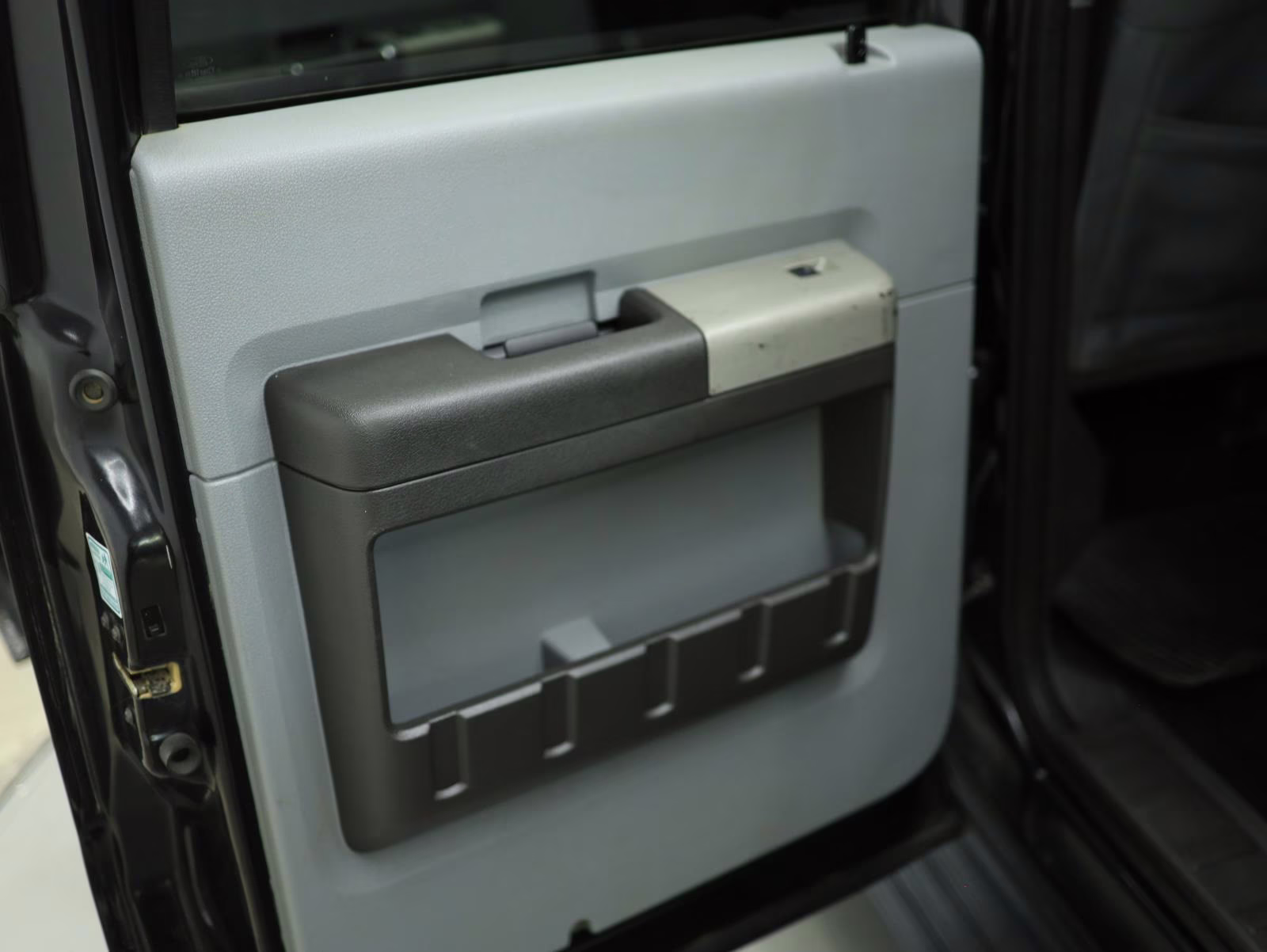 2015 Tuxedo Black Metallic Ford Super Duty F-350 SRW XLT 4X4 Truck