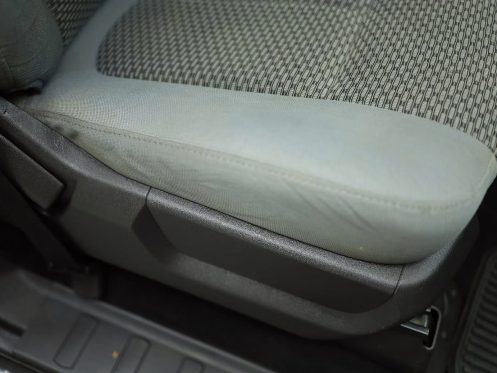 2015 Tuxedo Black Metallic Ford Super Duty F-350 SRW XLT 4X4 Truck