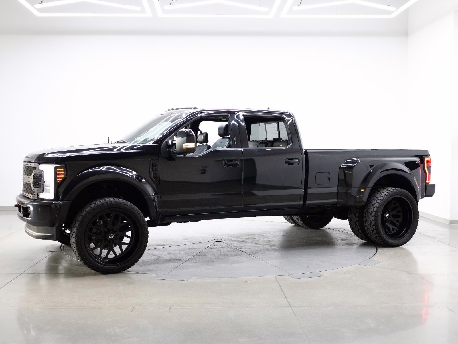 2017 Shadow Black Ford Super Duty F-450 DRW Platinum 4X4 Truck