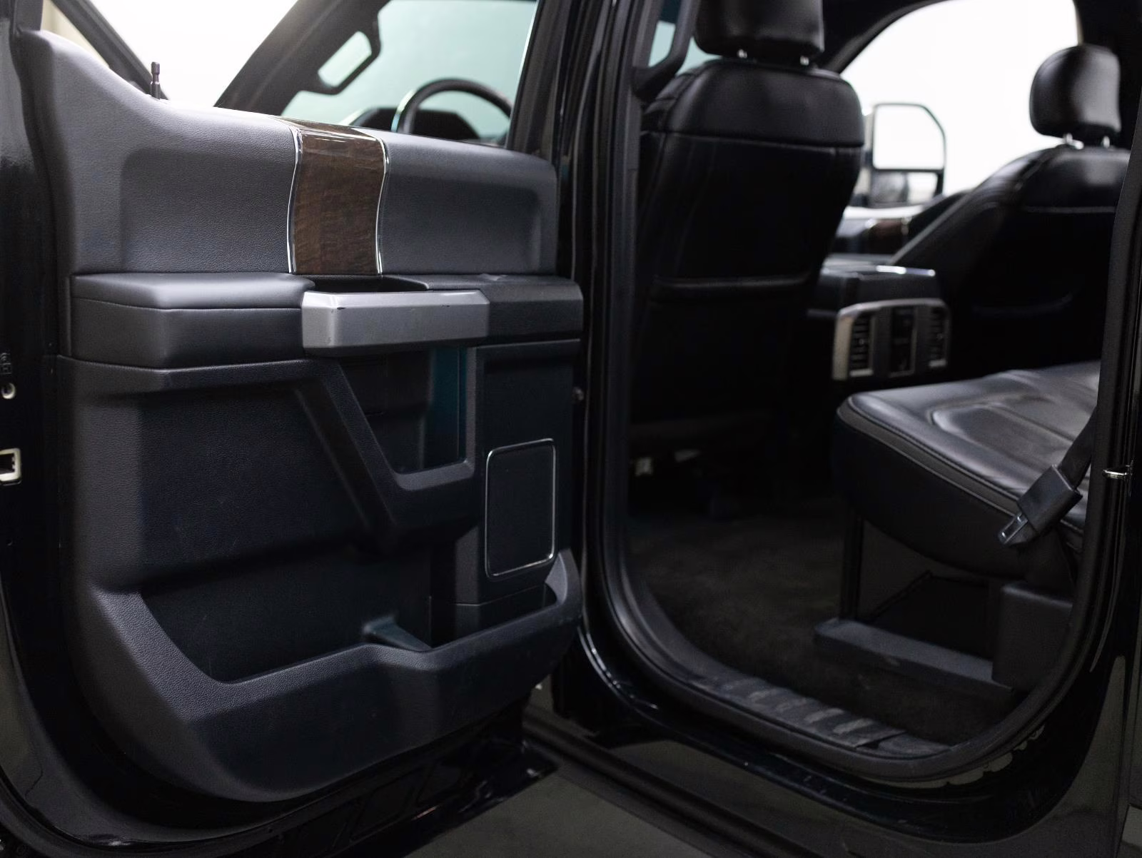 2017 Shadow Black Ford Super Duty F-450 DRW Platinum 4X4 Truck