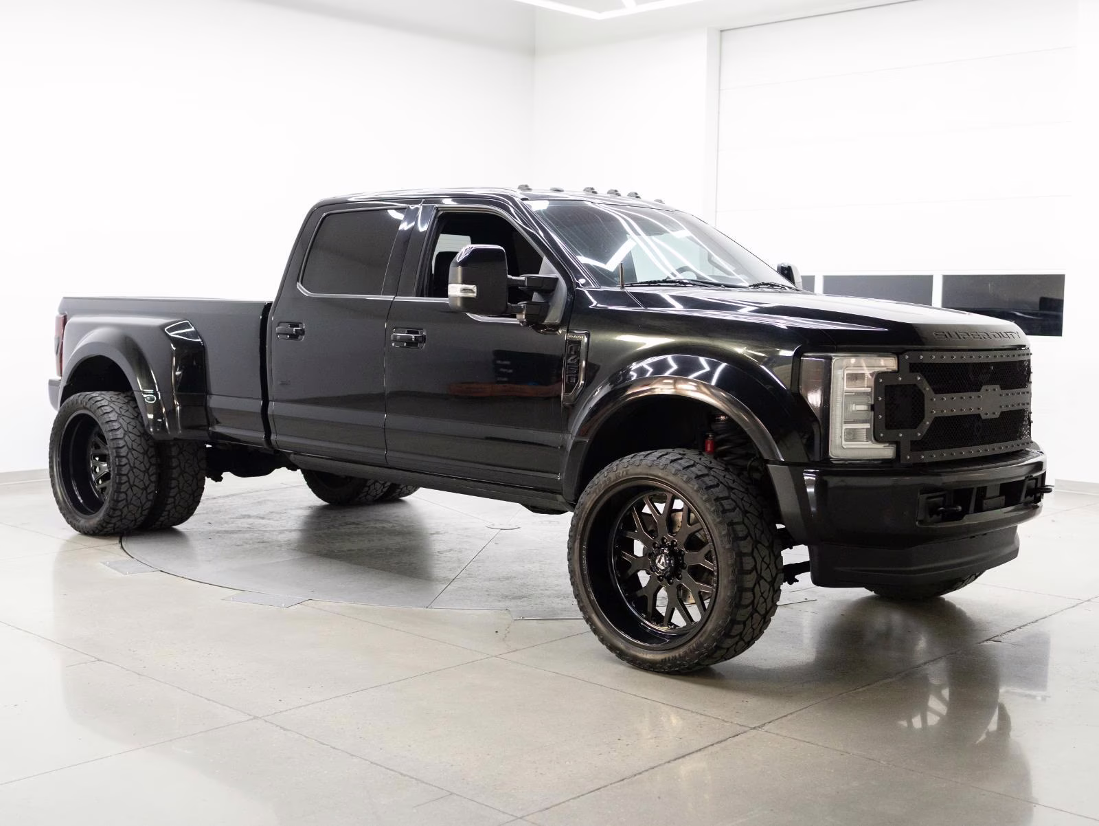 2017 Shadow Black Ford Super Duty F-450 DRW Platinum 4X4 Truck