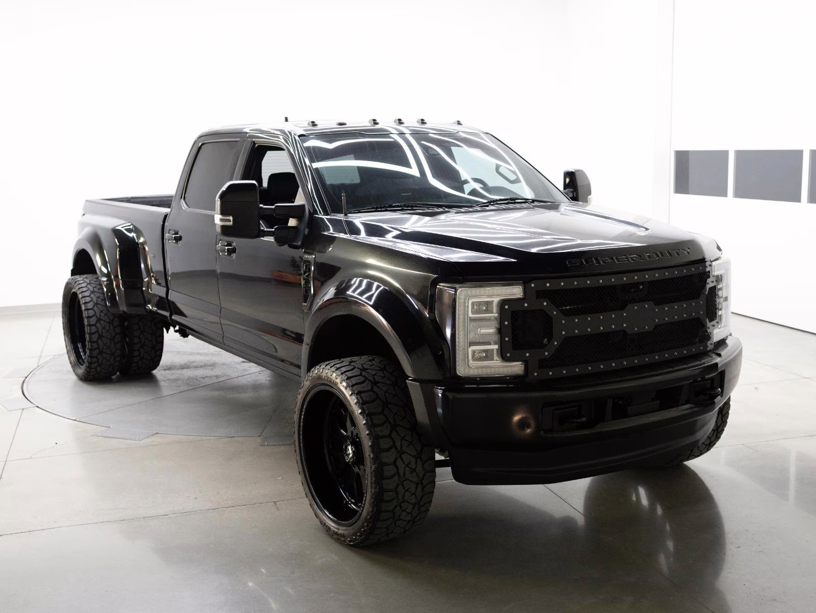 2017 Shadow Black Ford Super Duty F-450 DRW Platinum 4X4 Truck