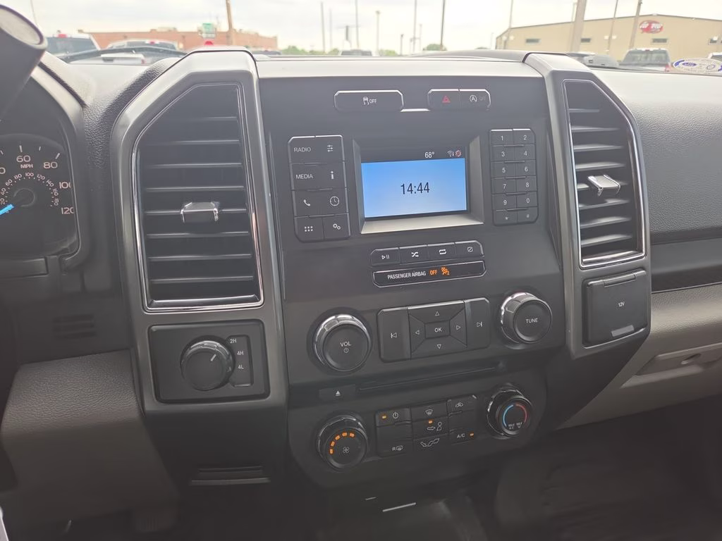 2018 White Ford F-150 XL 4X4 Truck