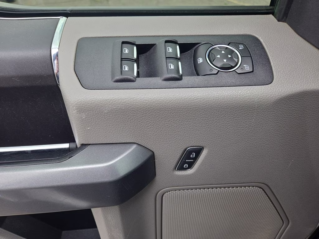 2018 White Ford F-150 XL 4X4 Truck