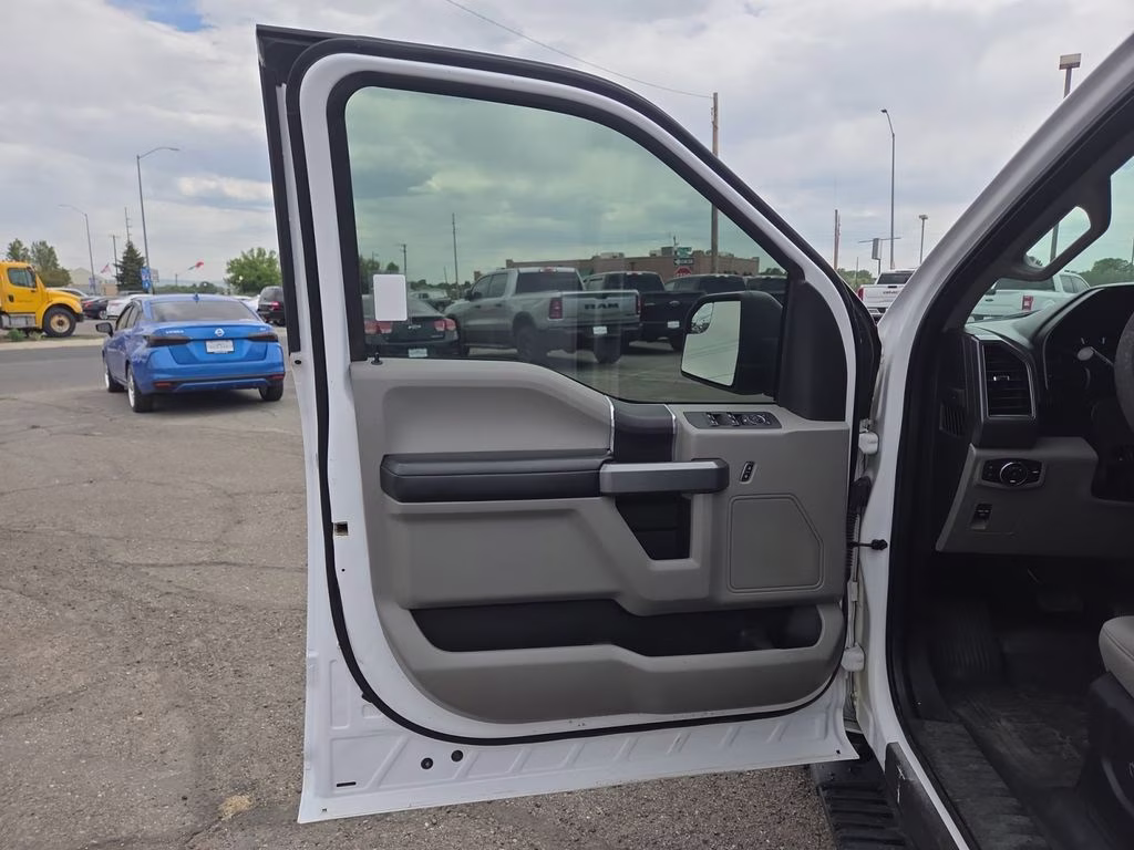 2018 White Ford F-150 XL 4X4 Truck
