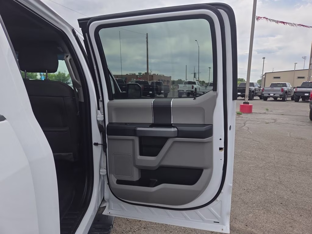 2018 White Ford F-150 XL 4X4 Truck