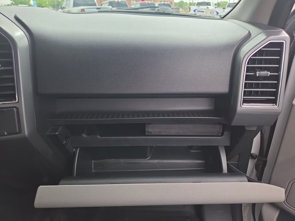 2018 White Ford F-150 XL 4X4 Truck