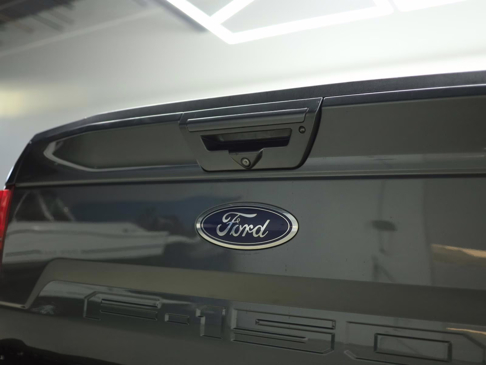 2018 Magnetic Ford F-150 LARIAT 4X4 Truck