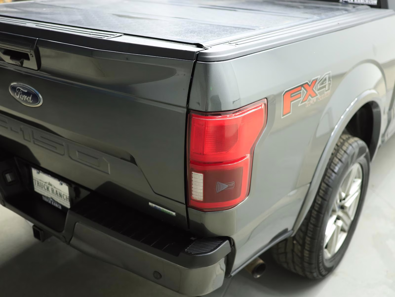 2018 Magnetic Ford F-150 LARIAT 4X4 Truck