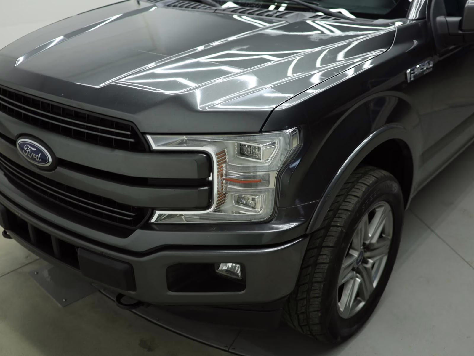 2018 Magnetic Ford F-150 LARIAT 4X4 Truck