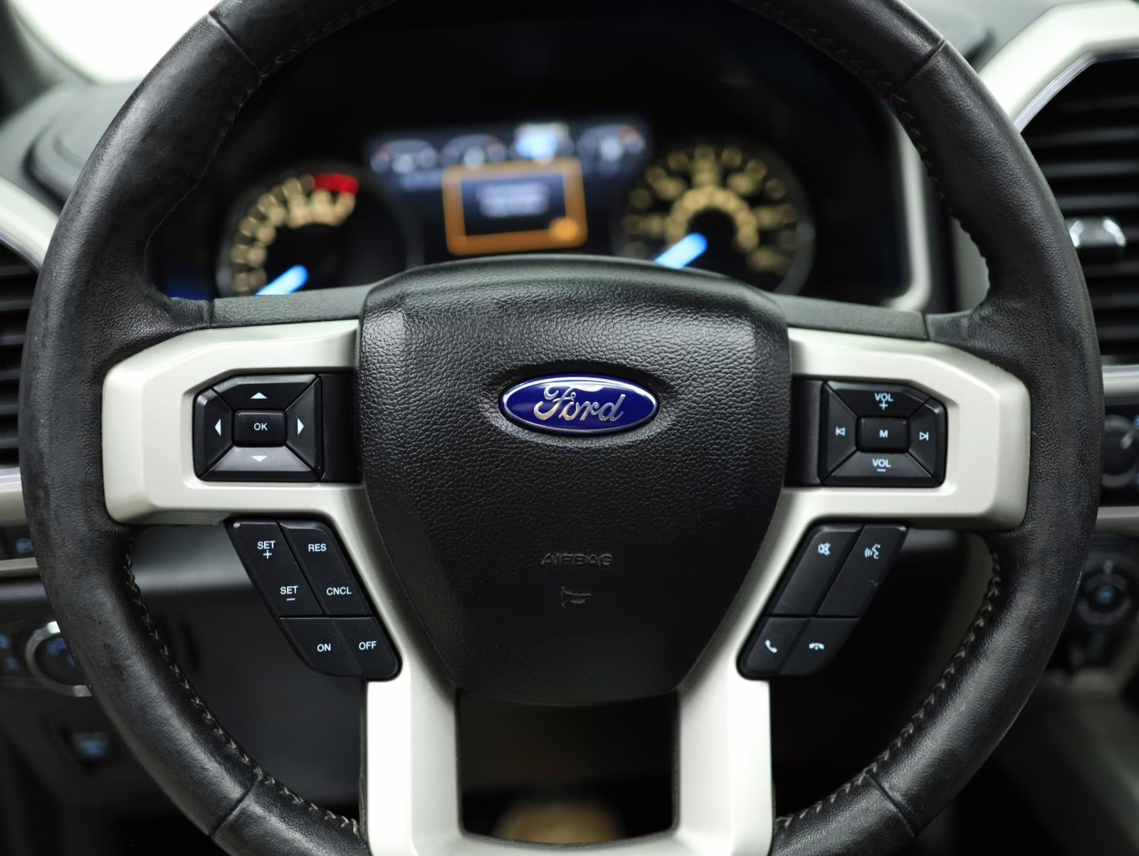 2018 Magnetic Ford F-150 LARIAT 4X4 Truck