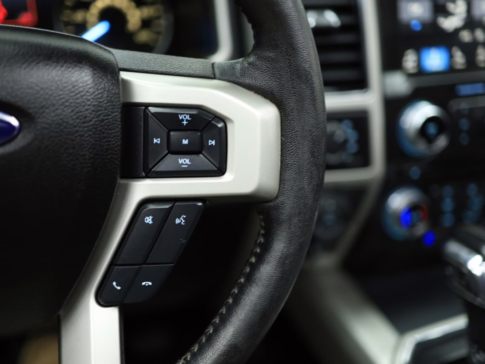 2018 Magnetic Ford F-150 LARIAT 4X4 Truck