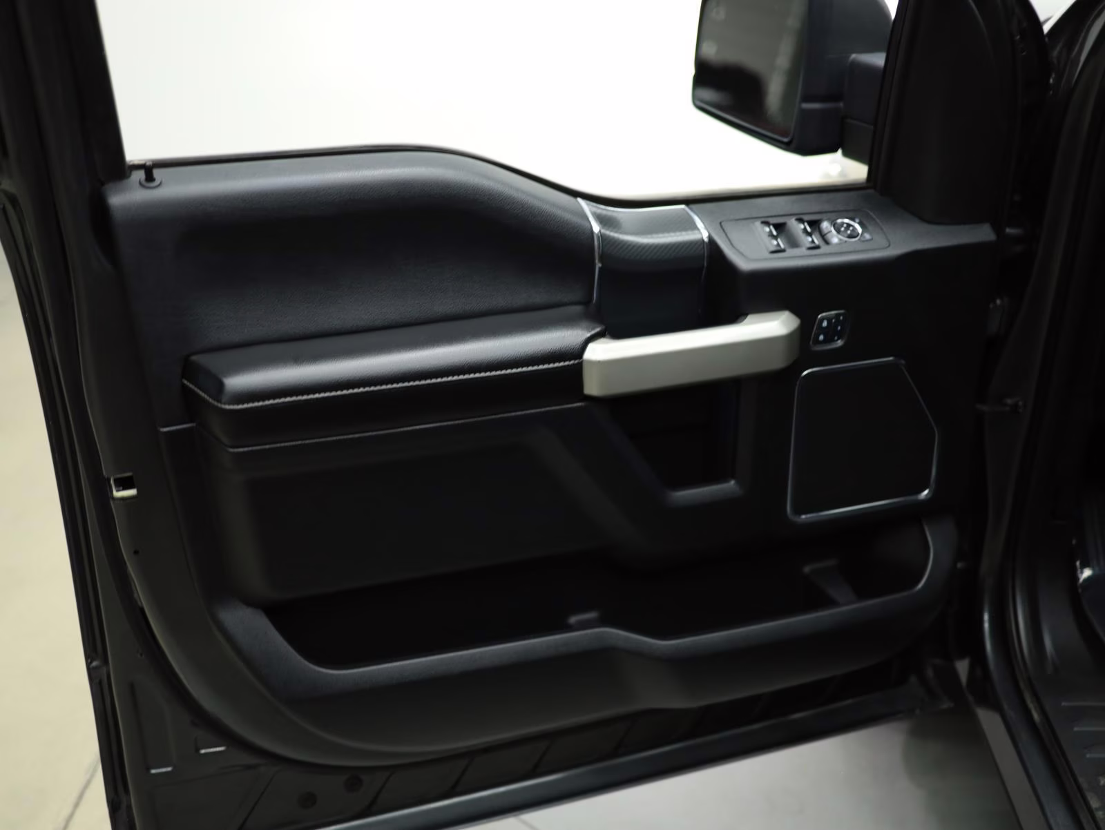 2018 Magnetic Ford F-150 LARIAT 4X4 Truck