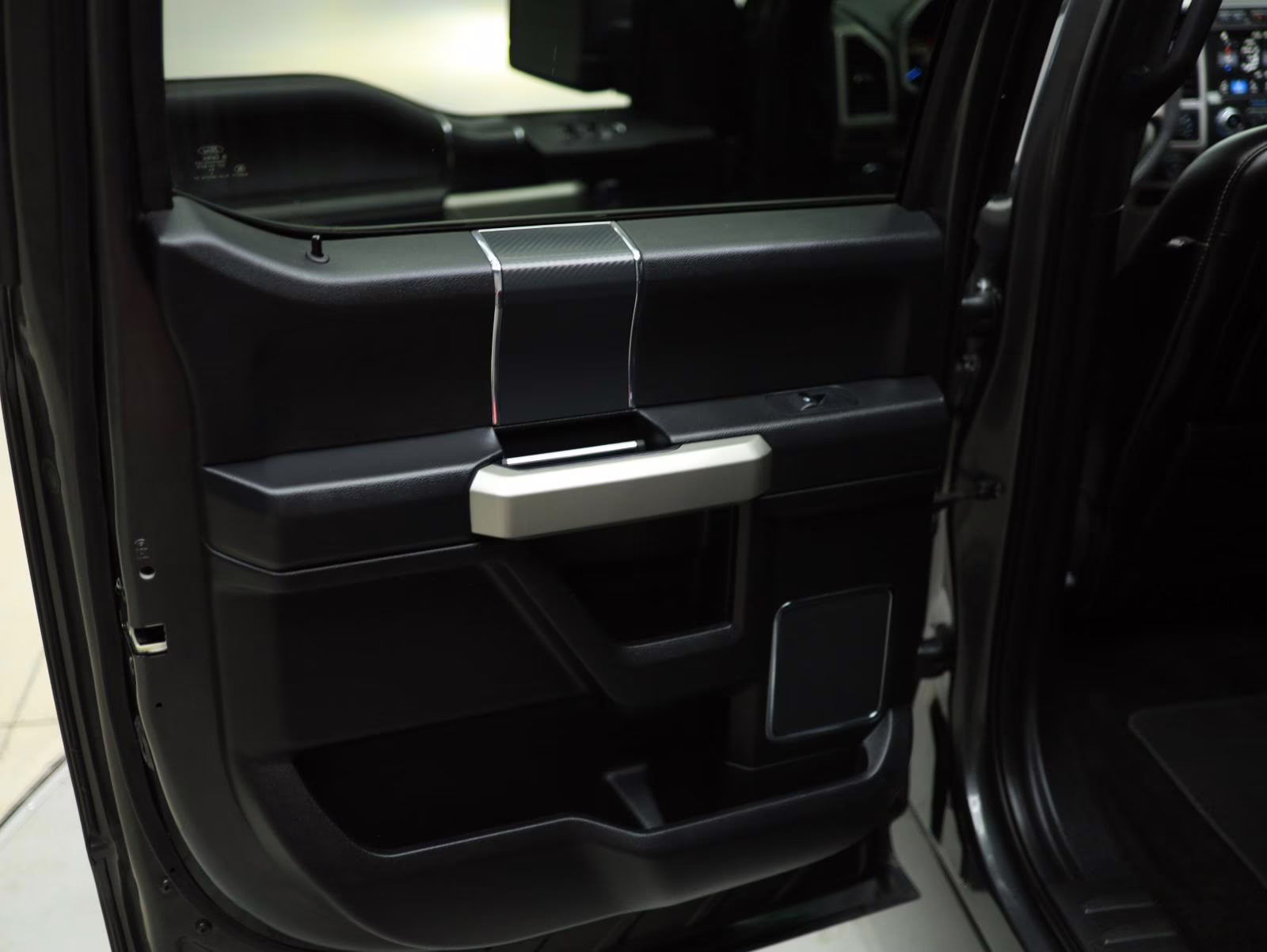2018 Magnetic Ford F-150 LARIAT 4X4 Truck