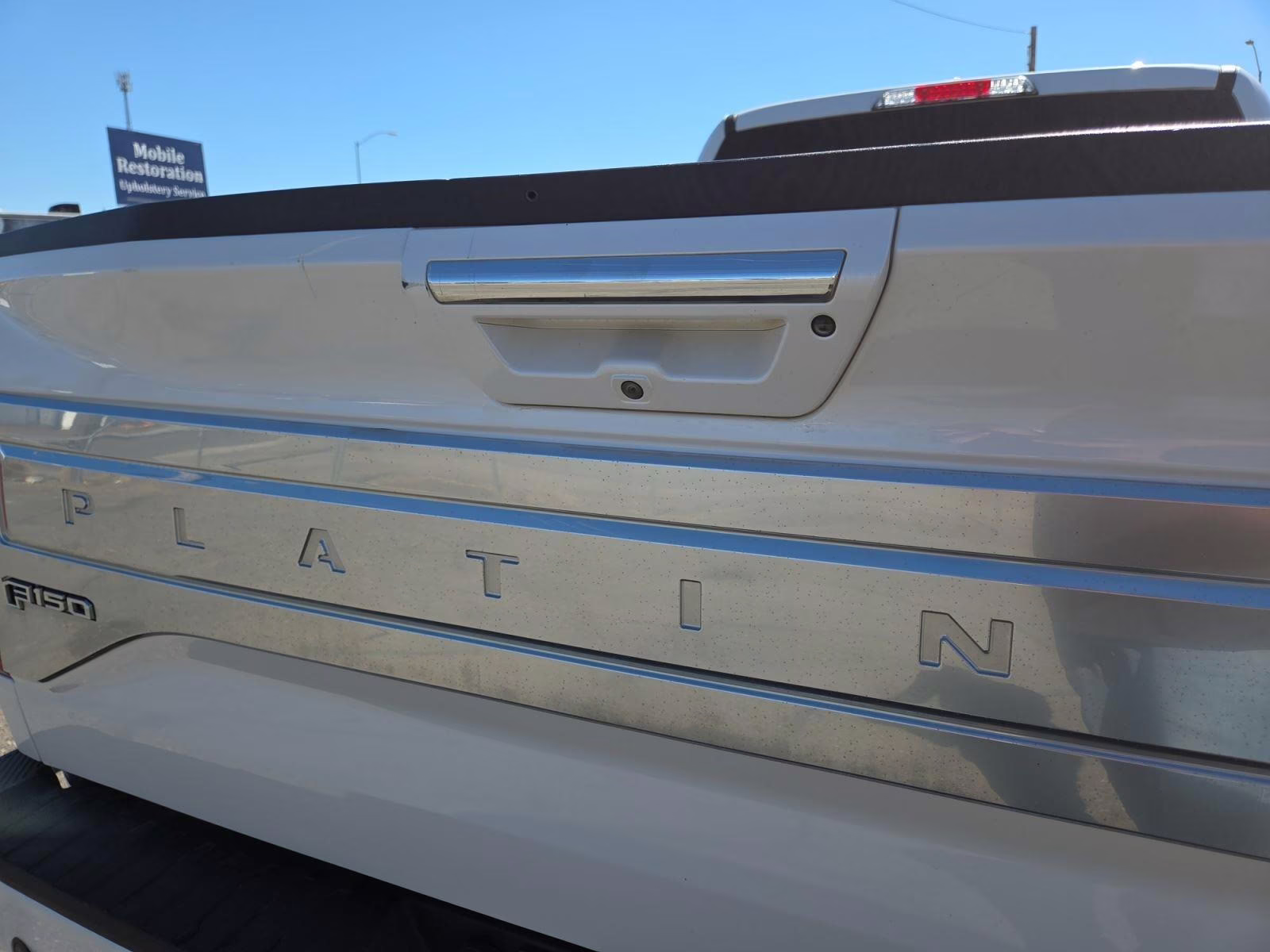 2017 White Platinum Metallic Tri-Coat Ford F-150 PLATINUM 4WD SuperCrew 5.5' Box 4X4 Truck